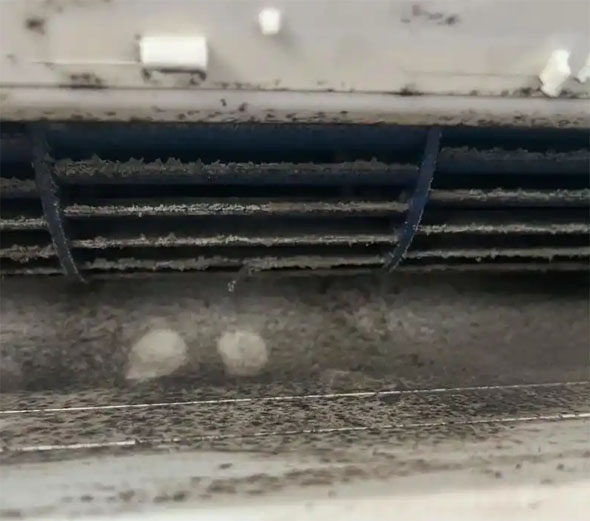 滨湖空调吹的风有股烧焦味是怎么回事